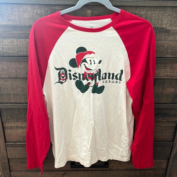 Disneyland‎ Christmas Long Sleeve - Perfect Condition - Picture 1 of 3